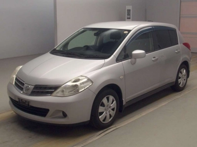 NISSAN TIIDA