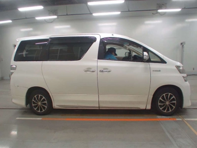 TOYOTA VELLFIRE HYBRID