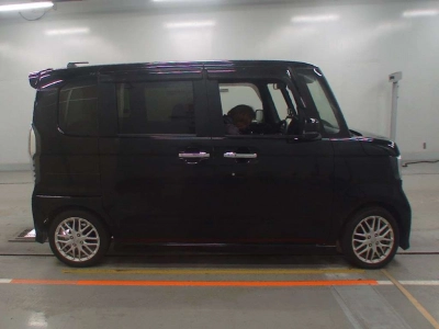 HONDA N BOX CUSTOM