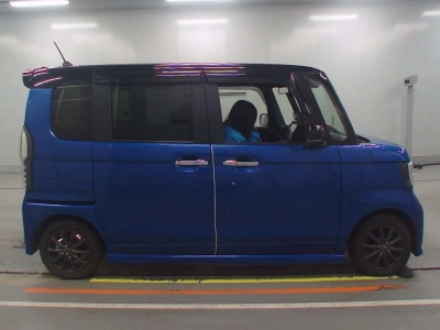 HONDA N BOX CUSTOM