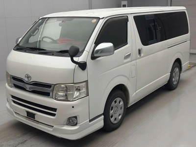 TOYOTA HIACE VAN