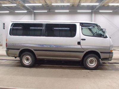 TOYOTA HIACE VAN