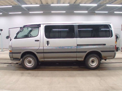 TOYOTA HIACE VAN