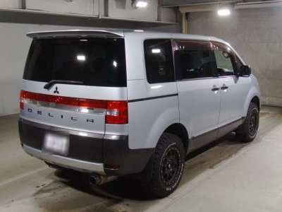 MITSUBISHI DELICA D:5