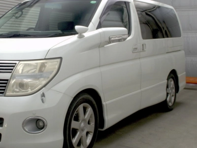 NISSAN ELGRAND