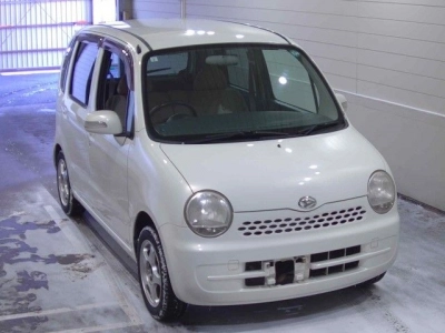 DAIHATSU MOVE LATTE
