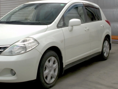 NISSAN TIIDA