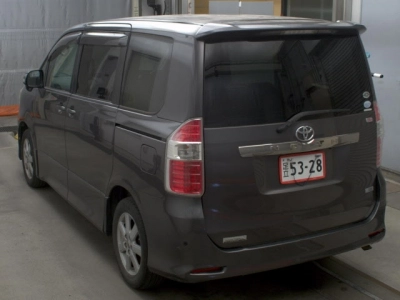 TOYOTA NOAH