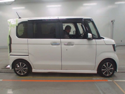 HONDA N BOX CUSTOM