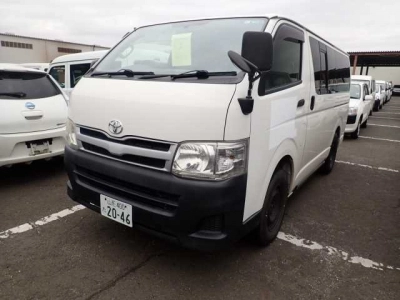 TOYOTA HIACE VAN