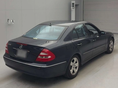 MERCEDES BENZ E CLASS