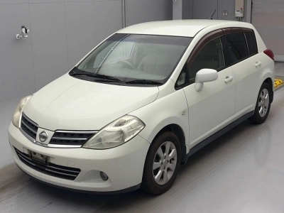 NISSAN TIIDA