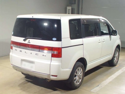 MITSUBISHI DELICA D:5