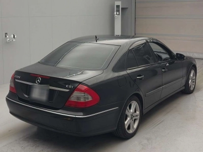 MERCEDES BENZ E CLASS