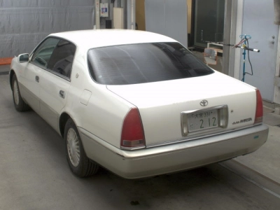 TOYOTA CROWN MAJESTA