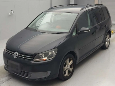 VOLKSWAGEN GOLF TOURAN