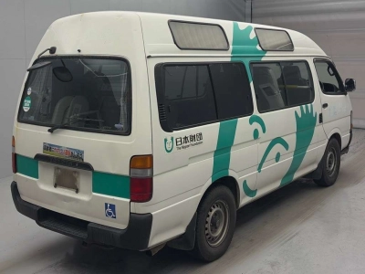 TOYOTA HIACE COMMUTER