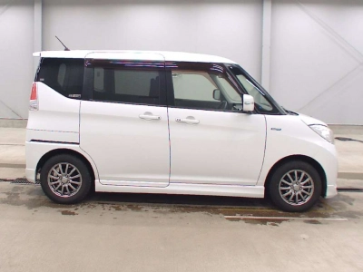 MITSUBISHI DELICA D:2