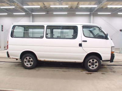 TOYOTA HIACE VAN