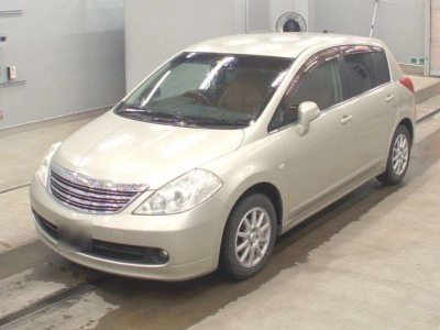 NISSAN TIIDA