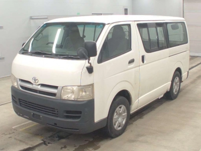 TOYOTA HIACE VAN