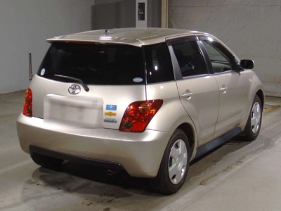 TOYOTA IST