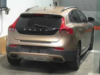 VOLVO V40