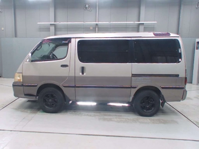TOYOTA HIACE WAGON