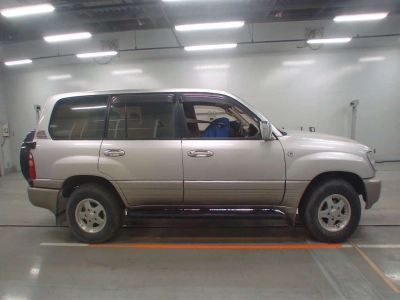 TOYOTA LAND CRUISER 100