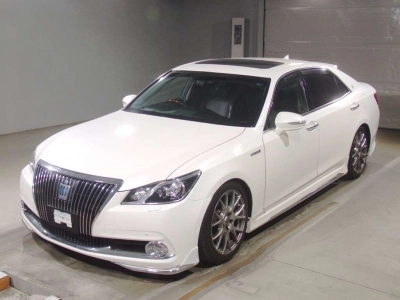TOYOTA CROWN MAJESTA
