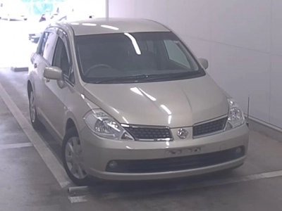 NISSAN TIIDA