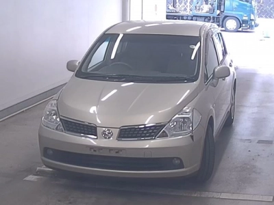 NISSAN TIIDA