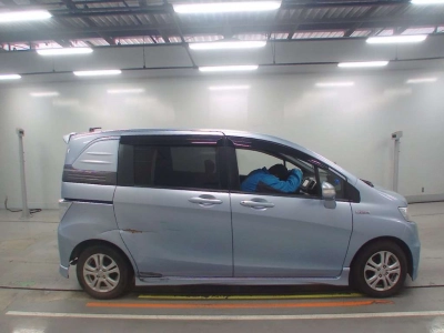 HONDA FREED SPIKE HYBRID