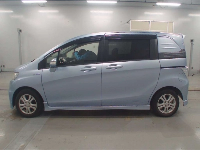 HONDA FREED SPIKE HYBRID