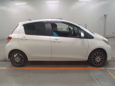 TOYOTA VITZ