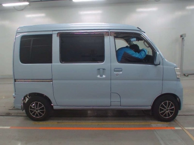 TOYOTA PIXIS VAN