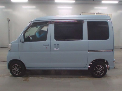 TOYOTA PIXIS VAN