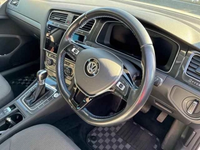 VOLKSWAGEN E-GOLF