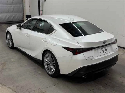 LEXUS IS