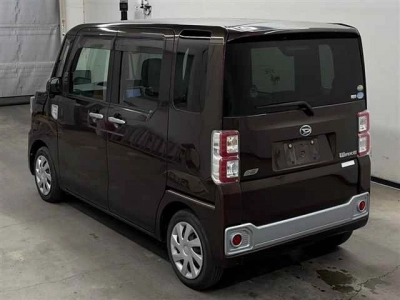DAIHATSU WAKE