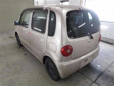 DAIHATSU MOVE LATTE