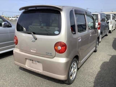 DAIHATSU MOVE LATTE