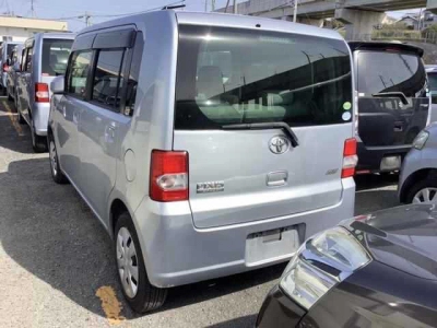 TOYOTA PIXIS SPACE
