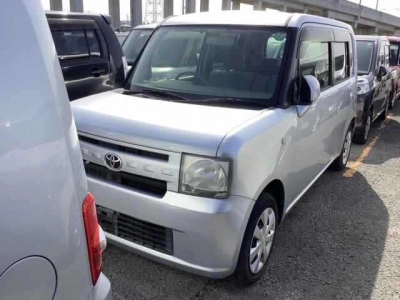 TOYOTA PIXIS SPACE