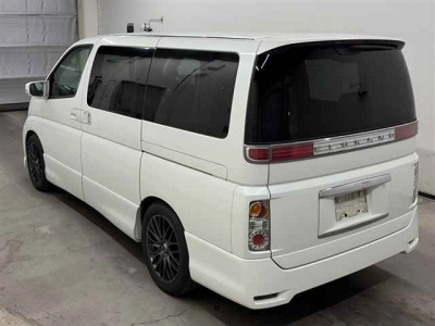 NISSAN ELGRAND
