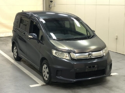 HONDA FREED SPIKE