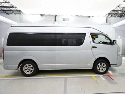 TOYOTA REGIUS VAN