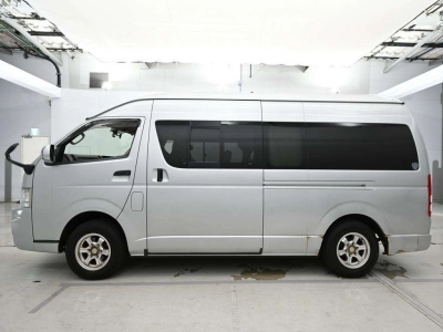 TOYOTA REGIUS VAN