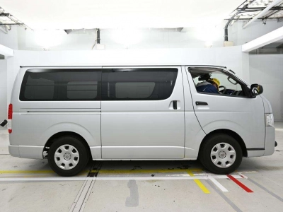 TOYOTA REGIUS VAN