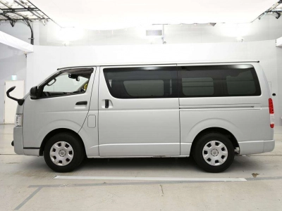 TOYOTA REGIUS VAN